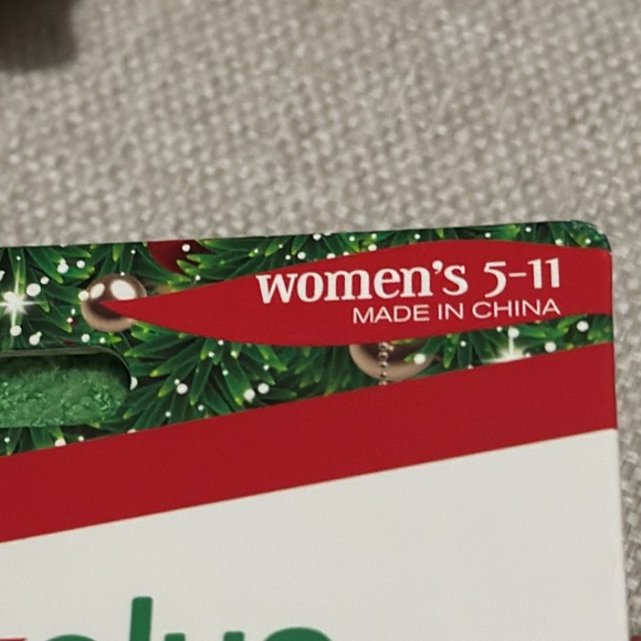 NWT Aloe Infused Cozy Socks-Holiday Themed-Wmns Sz 5-11-Red/White - Picture 4 of 7